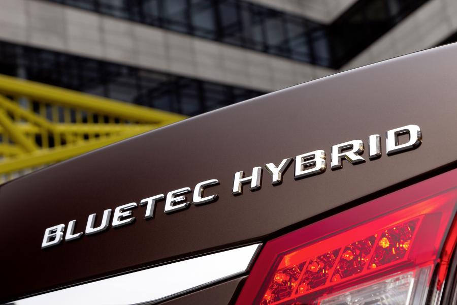  Mercedes-Benz E300 BlueTEC Hybrid 2011 года  (фото 4 из 10)